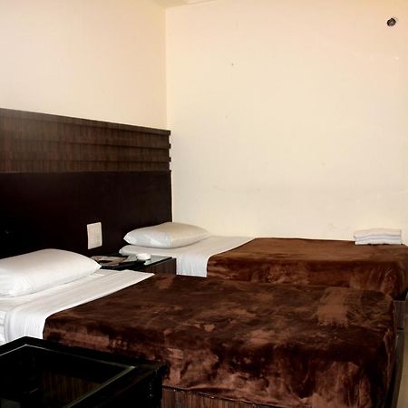 Aman Deluxe Hotel New Delhi Exterior photo