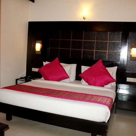 Aman Deluxe Hotel New Delhi Exterior photo