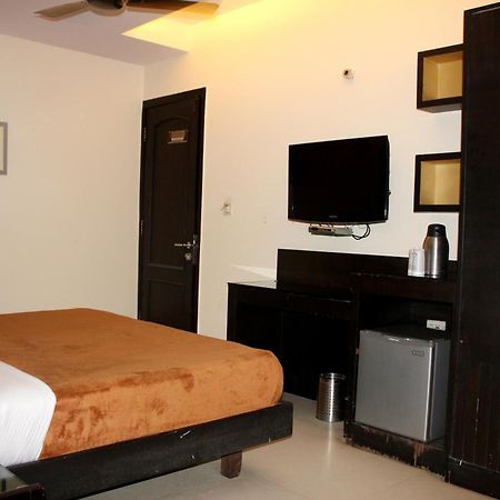 Aman Deluxe Hotel New Delhi Exterior photo