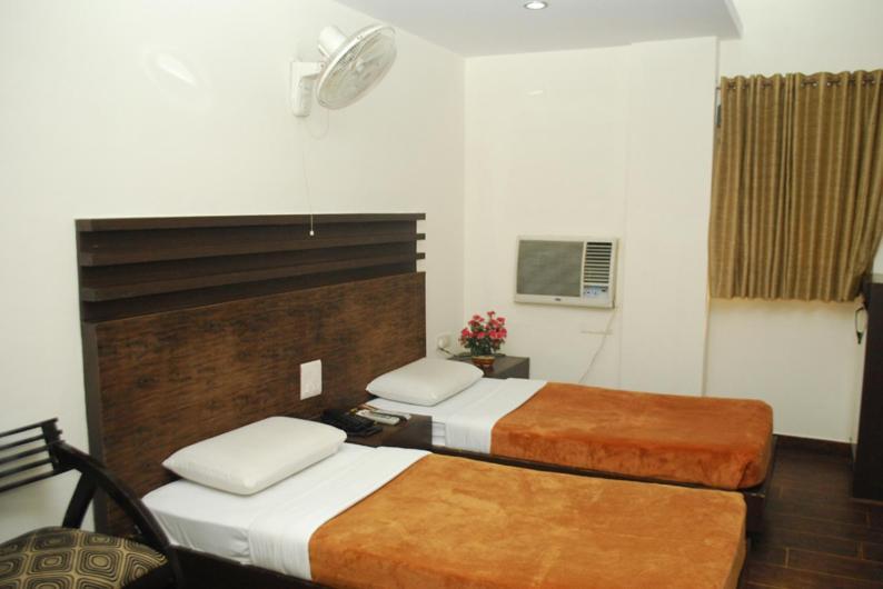 Aman Deluxe Hotel New Delhi Exterior photo