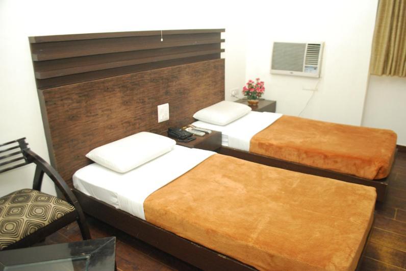 Aman Deluxe Hotel New Delhi Exterior photo