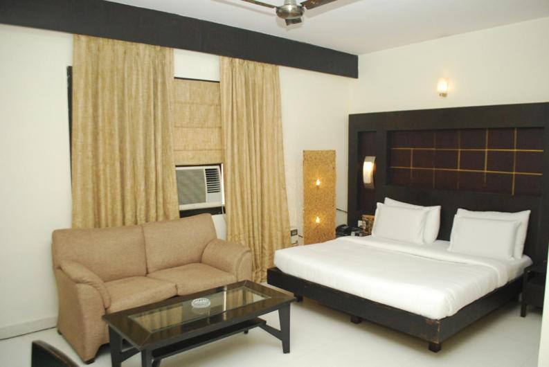 Aman Deluxe Hotel New Delhi Exterior photo