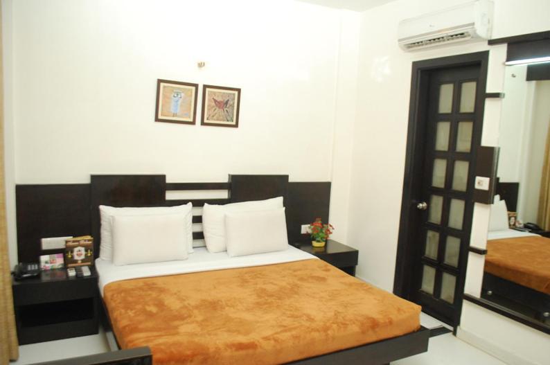 Aman Deluxe Hotel New Delhi Exterior photo