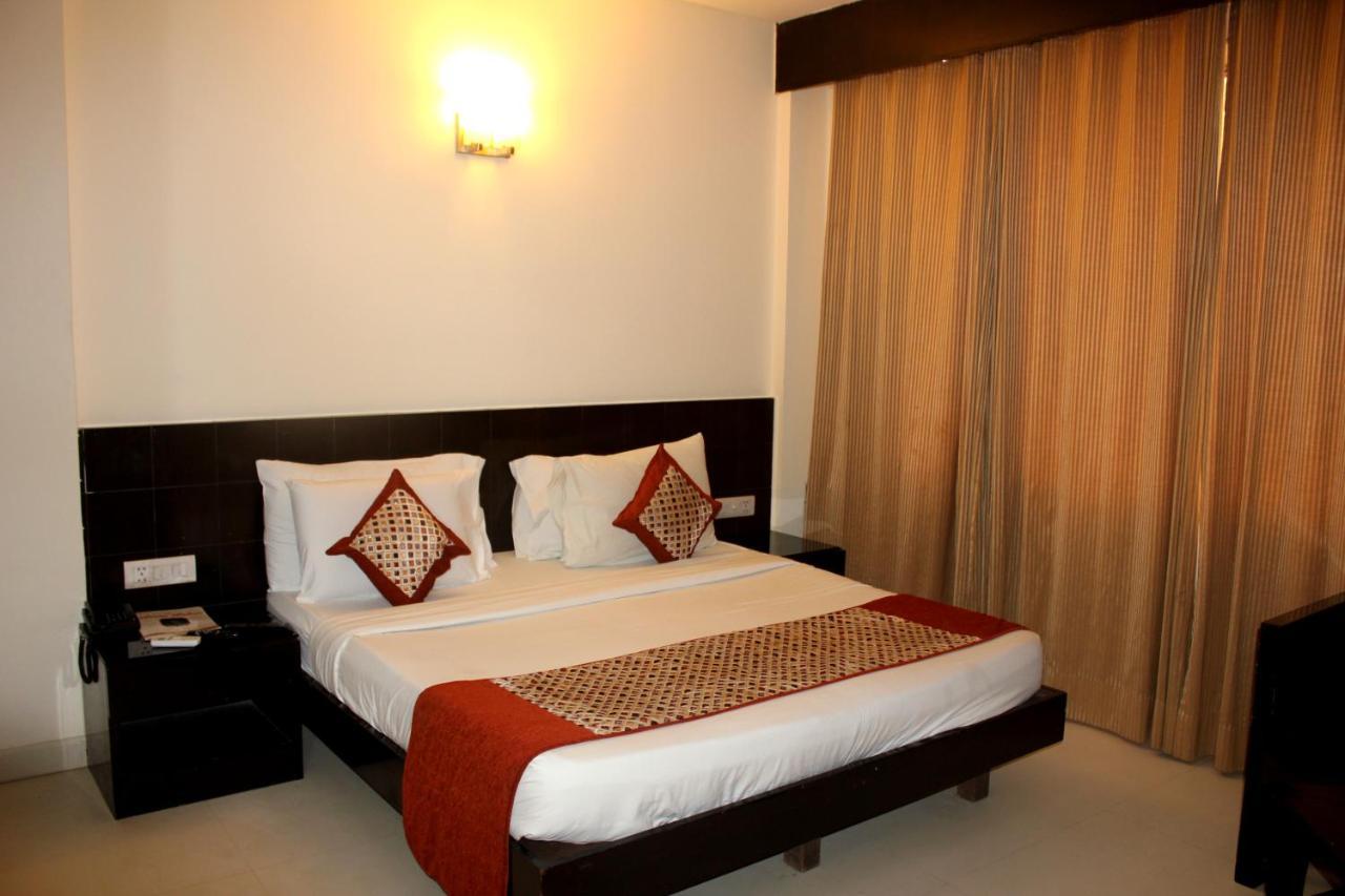 Aman Deluxe Hotel New Delhi Exterior photo