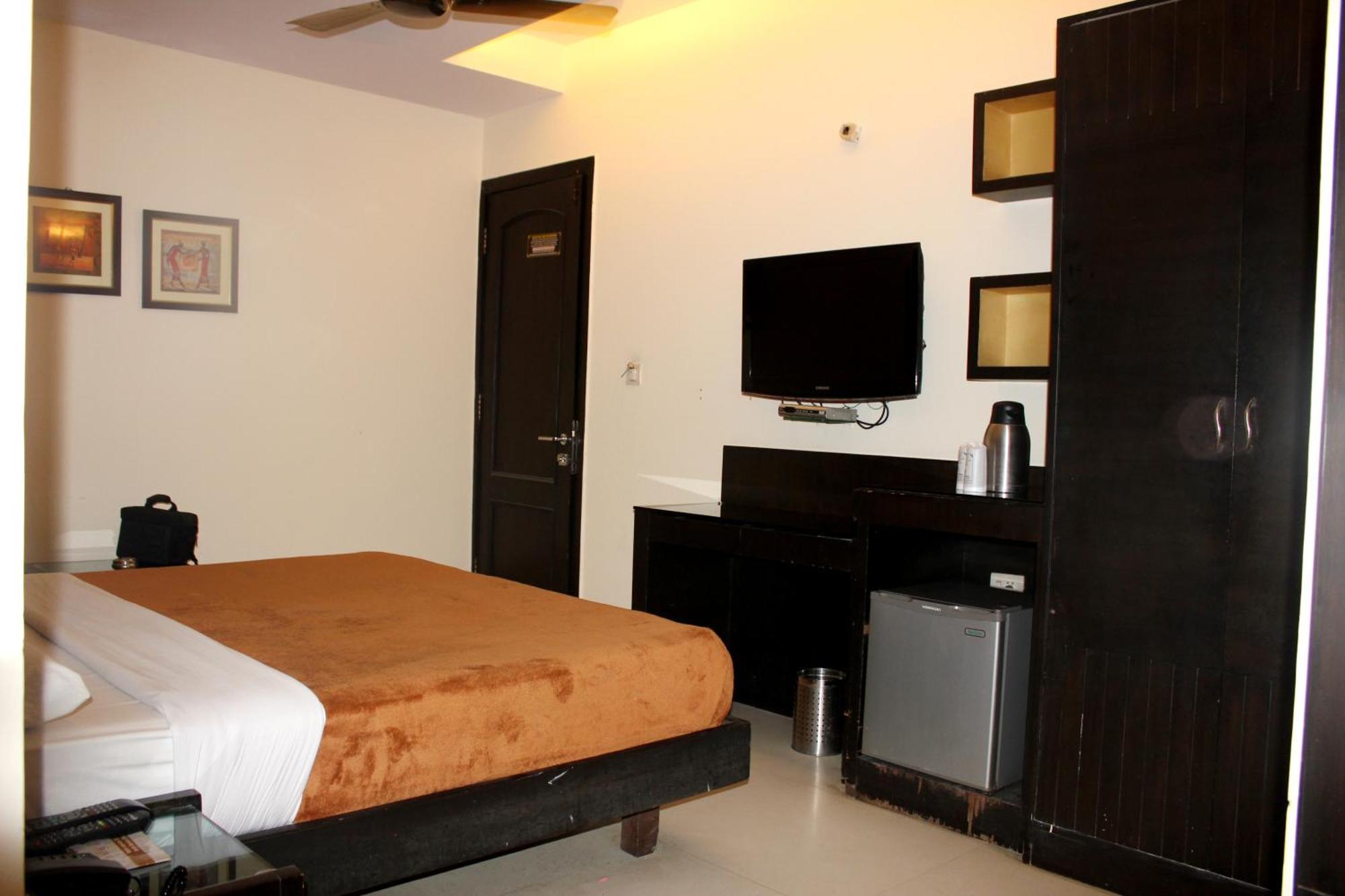 Aman Deluxe Hotel New Delhi Exterior photo